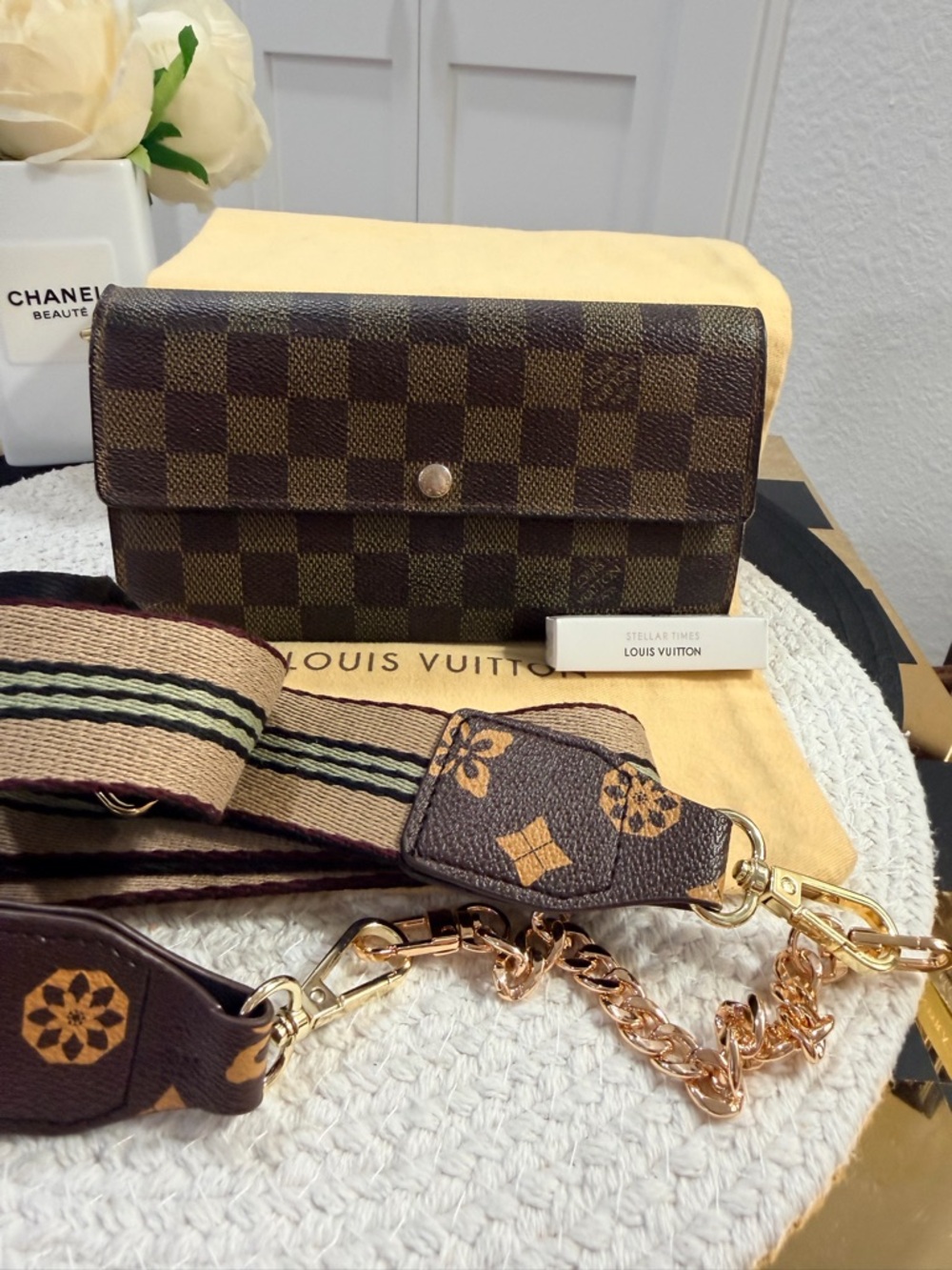 LV Damier Ebene Sarah Wallet, Bag Strap, Stellar Times EDP, Dust Bag✨ & COA!! - Picture 4 of 17